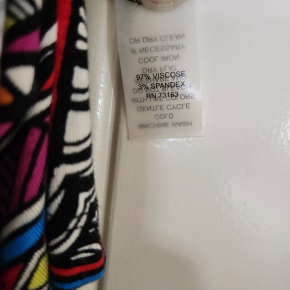 Colorful and cute Cable & Gauge top.  Excellent condition. Size Large - Picture 5 of 5